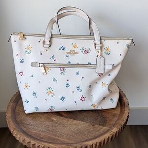 COACH Gallery Tote Bag With Wild Meadow Print